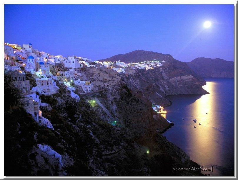 moonrise_over_santorini.jpg