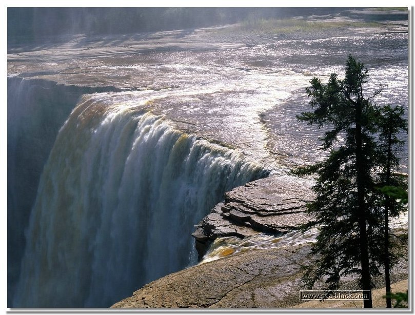 alexandra_falls-canada.jpg